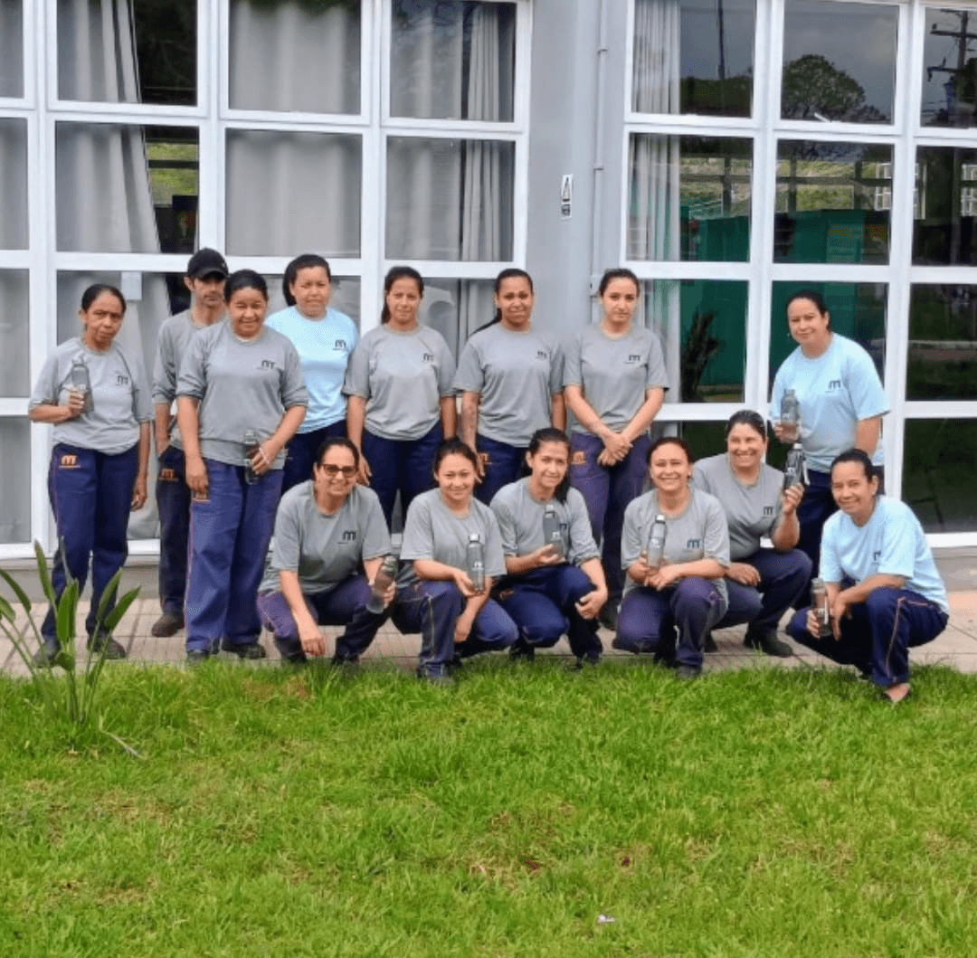 Equipe da Mercoservice em confraternização ao ar livre